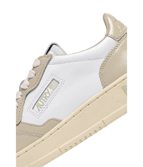 Medalist Low Sneaker - White / Tide Foam